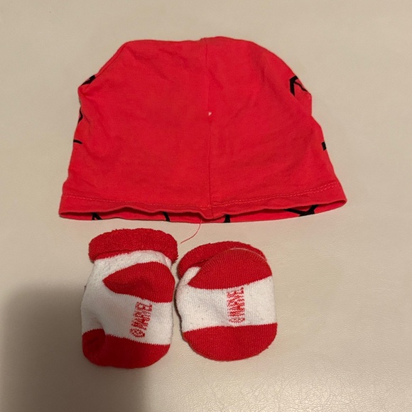 Marvel Red Spider-Man Infant Hat and Socks - Picture 2 of 3